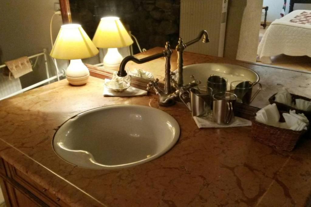 Domaine De Lara Bed and Breakfast Barcelonnette Exteriör bild