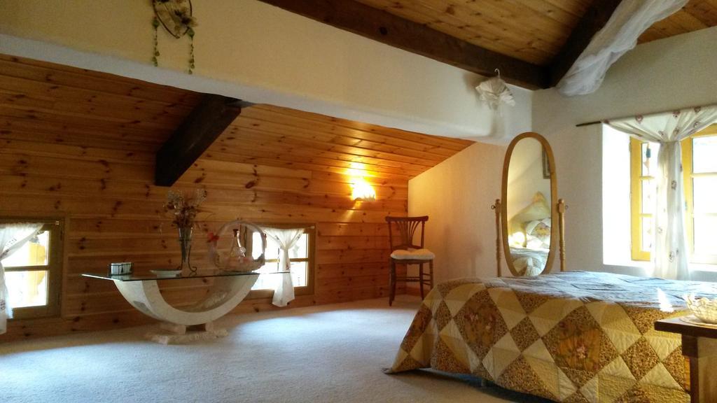 Domaine De Lara Bed and Breakfast Barcelonnette Rum bild