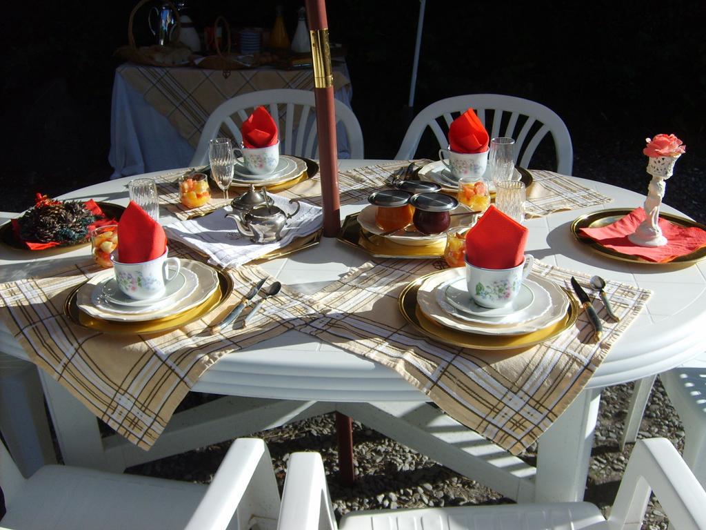 Domaine De Lara Bed and Breakfast Barcelonnette Exteriör bild