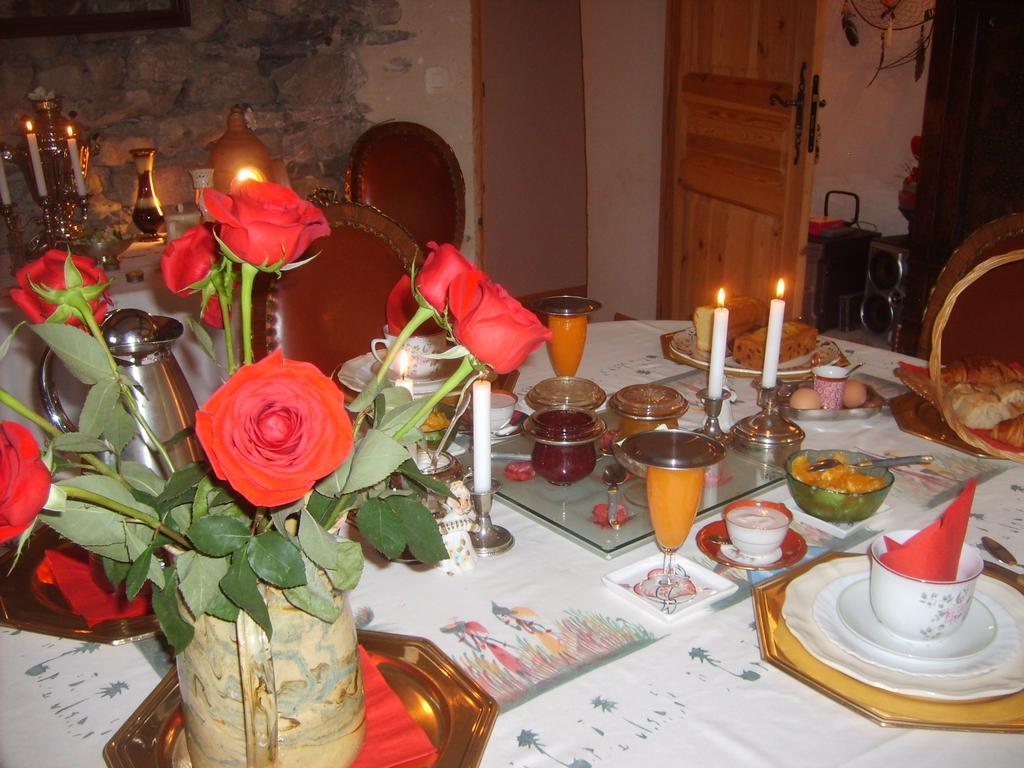 Domaine De Lara Bed and Breakfast Barcelonnette Exteriör bild