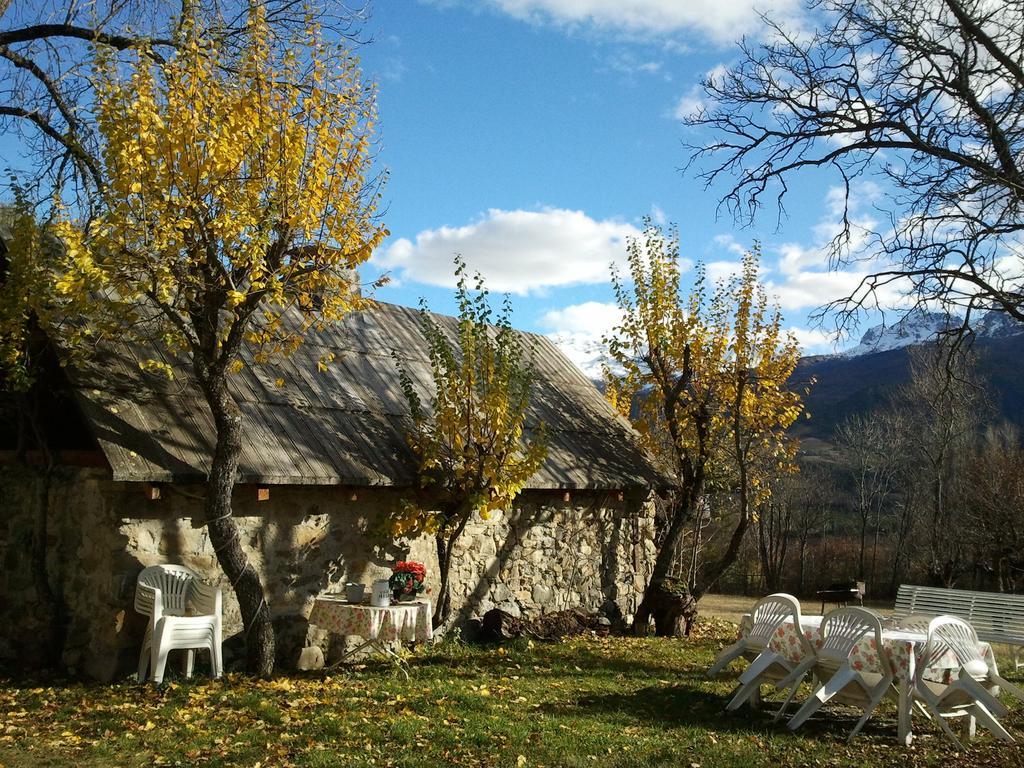 Domaine De Lara Bed and Breakfast Barcelonnette Exteriör bild