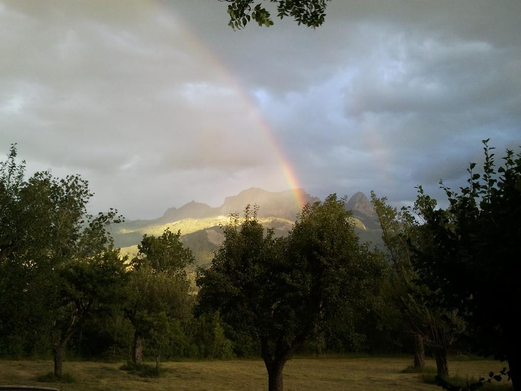Domaine De Lara Bed and Breakfast Barcelonnette Exteriör bild